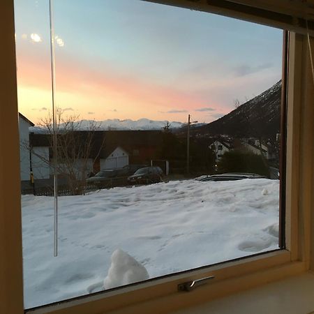 Sentralt Plassert Leilighet Ved Sherpatrappen Tromso Bagian luar foto